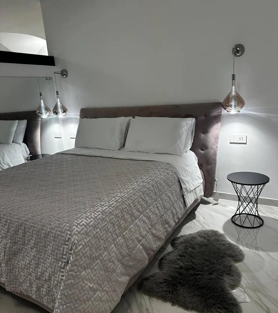 Dolce Vita Luxury Naples 0*,