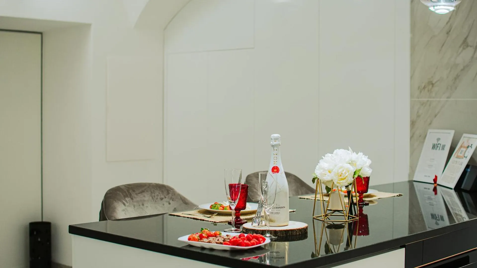 Dolce Vita Luxury Naples 0*,  Italy